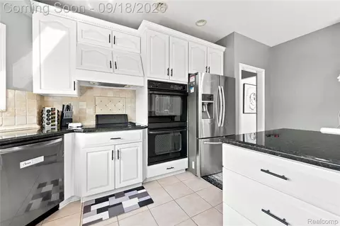Kitchen - 19344 River Valley Dr, Macomb, MI 48044 photo 4 of 7