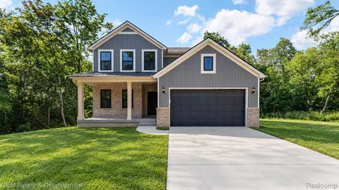 132 River Dr, Milford, MI 48381
