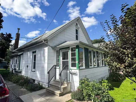 607 N Oak St, Durand, MI 48429