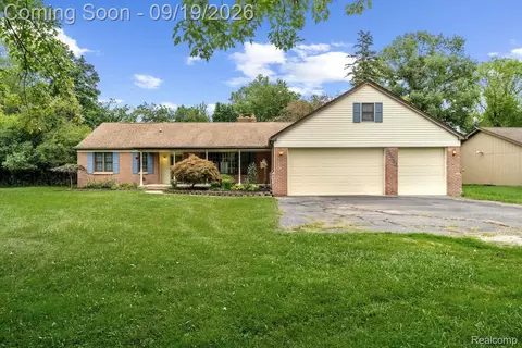 24780 Springbrook Dr, Farmington Hills, MI 48336