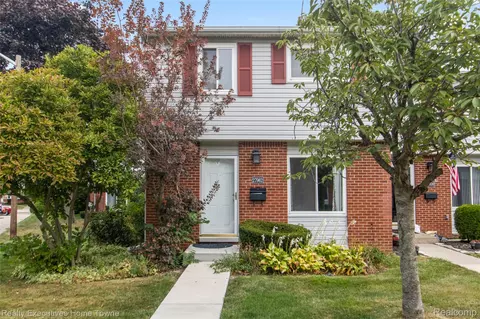 27962 Eastwick Sq, Roseville, MI 48066