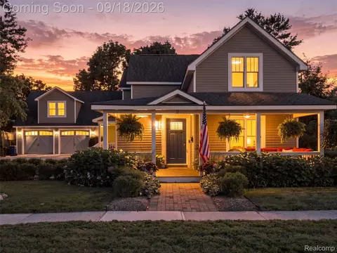 32 Park St, Oxford, MI 48371