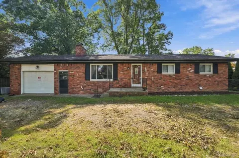 7249 2nd St, West Bloomfield, MI 48324