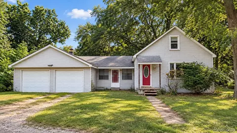 608 Overlook St, White Lake, MI 48386