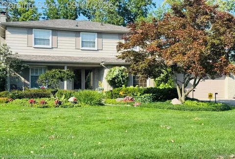 31925 Olde Franklin Dr, Farmington Hills, MI 48334