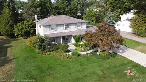 31925 Olde Franklin Dr, Farmington Hills, MI 48334