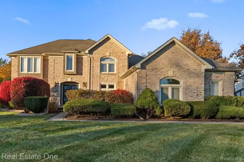 1953 Regency Hills Dr, Shelby Township, MI 48316