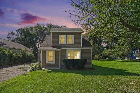 4133 Lanco Ct, Waterford, MI 48329