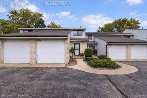 3574 W Walton W Walton Blvd N #2, Waterford, MI 48329