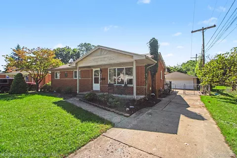 32731 Meadowbrook St, Livonia, MI 48154