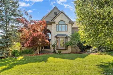 1781 Westridge Dr, Rochester Hills, MI 48306