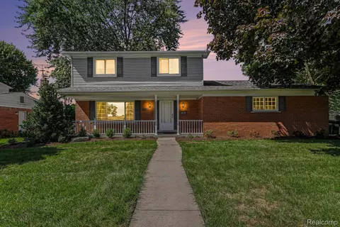 33887 Ashton Dr, Sterling Heights, MI 48312