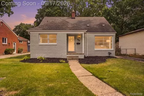 23880 Meadowlark St, Oak Park, MI 48237