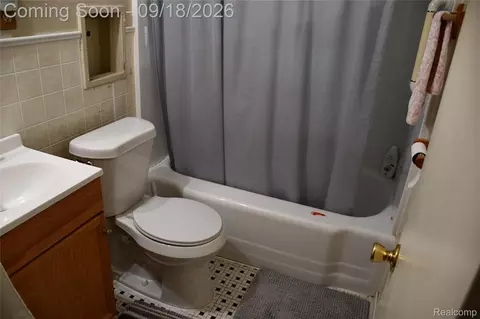 Bath - 7725 Jackson St, Taylor, MI 48180 photo 2 of 2