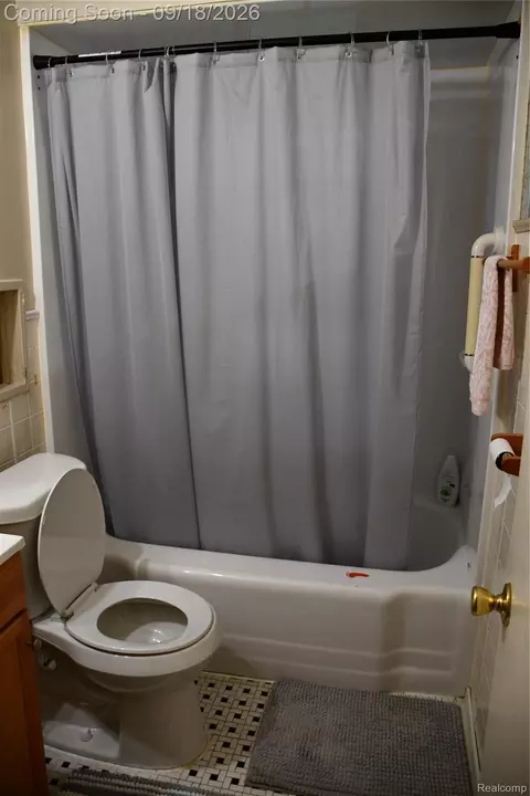 Bath - 7725 Jackson St, Taylor, MI 48180 photo 1 of 2