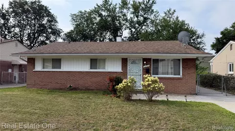 13351 Albany St, Oak Park, MI 48237