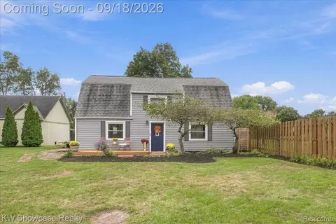 4025 Totem Ln, Waterford, MI 48328