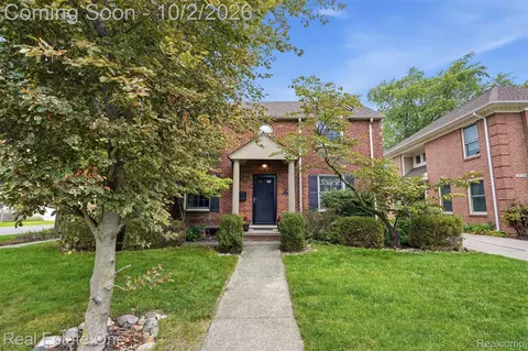 10154 Ludlow Ave, Huntington Woods, MI 48070
