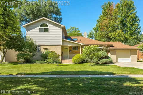 25313 Scotia Rd, Huntington Woods, MI 48070