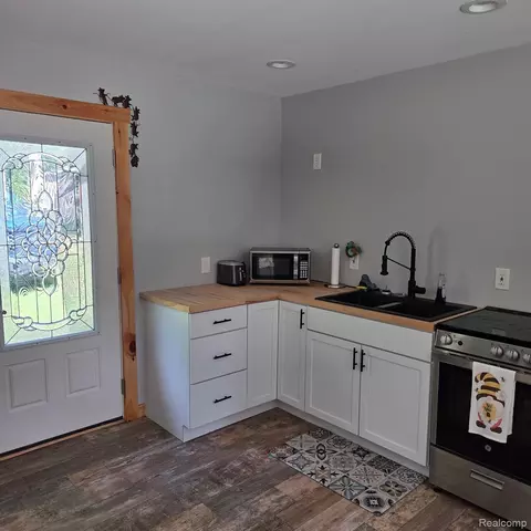 Kitchen - 1678 E Shore Dr, Clement, MI 48610 photo 1 of 2