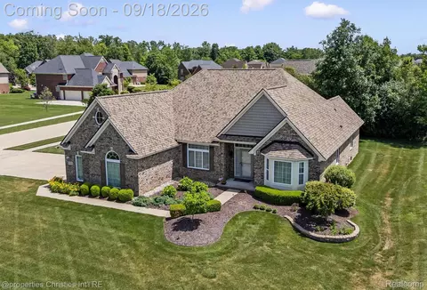 23032 Cheyenne Dr, Lyon, MI 48178