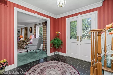 Entry Way - 69 Willow Tree Pl, Village Of Grosse Pointe Shores, MI 48236 photo 2 of 4