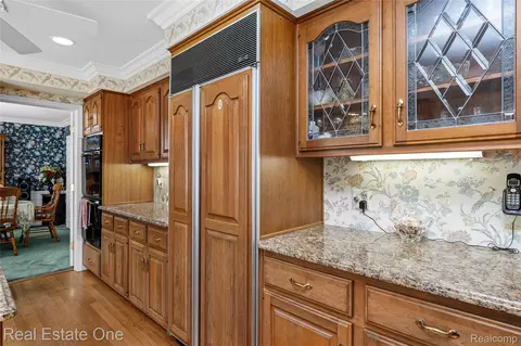 Kitchen - 69 Willow Tree Pl, Village Of Grosse Pointe Shores, MI 48236 photo 6 of 10