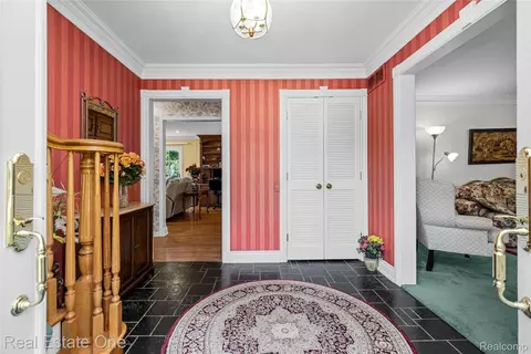 Entry Way - 69 Willow Tree Pl, Village Of Grosse Pointe Shores, MI 48236 photo 1 of 4