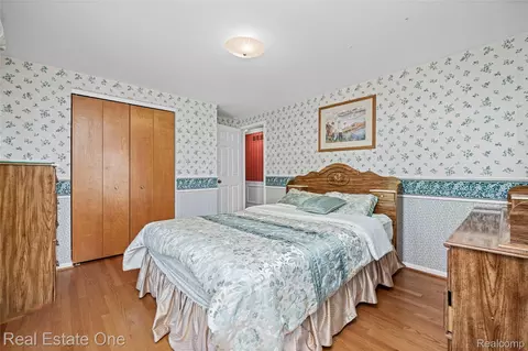 Bedroom - 69 Willow Tree Pl, Village Of Grosse Pointe Shores, MI 48236 photo 9 of 13