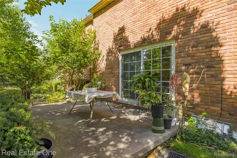 Exterior - 69 Willow Tree Pl, Village Of Grosse Pointe Shores, MI 48236 photo 11 of 11