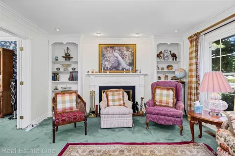 Living - 69 Willow Tree Pl, Village Of Grosse Pointe Shores, MI 48236 photo 5 of 9