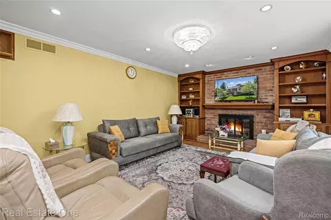 Other - 69 Willow Tree Pl, Village Of Grosse Pointe Shores, MI 48236 photo 4 of 17