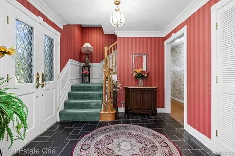 Entry Way - 69 Willow Tree Pl, Village Of Grosse Pointe Shores, MI 48236 photo 3 of 4