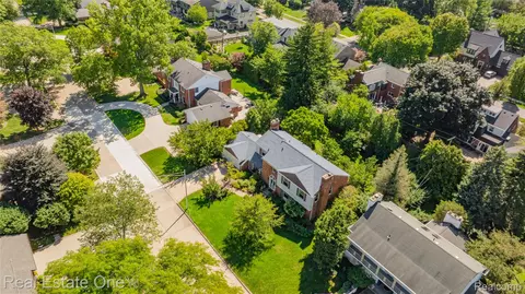 View/Area - 69 Willow Tree Pl, Village Of Grosse Pointe Shores, MI 48236 photo 3 of 7