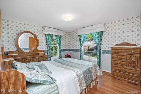 Bedroom - 69 Willow Tree Pl, Village Of Grosse Pointe Shores, MI 48236 photo 8 of 13