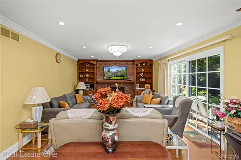 Other - 69 Willow Tree Pl, Village Of Grosse Pointe Shores, MI 48236 photo 3 of 17