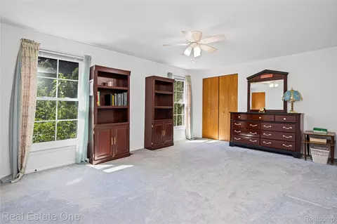 Bedroom - 69 Willow Tree Pl, Village Of Grosse Pointe Shores, MI 48236 photo 5 of 13