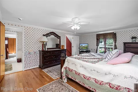Bedroom - 69 Willow Tree Pl, Village Of Grosse Pointe Shores, MI 48236 photo 2 of 13