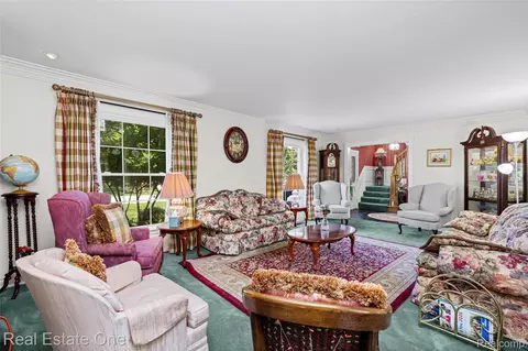 Living - 69 Willow Tree Pl, Village Of Grosse Pointe Shores, MI 48236 photo 4 of 9