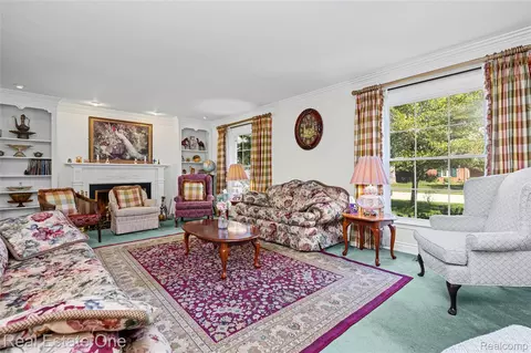 Living - 69 Willow Tree Pl, Village Of Grosse Pointe Shores, MI 48236 photo 3 of 9