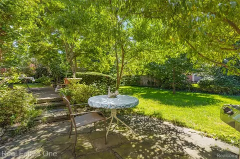 Exterior - 69 Willow Tree Pl, Village Of Grosse Pointe Shores, MI 48236 photo 9 of 11