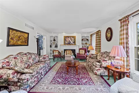 Living - 69 Willow Tree Pl, Village Of Grosse Pointe Shores, MI 48236 photo 1 of 9