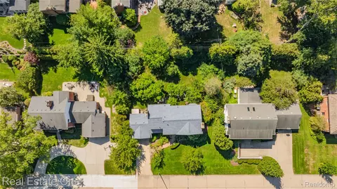 View/Area - 69 Willow Tree Pl, Village Of Grosse Pointe Shores, MI 48236 photo 4 of 7