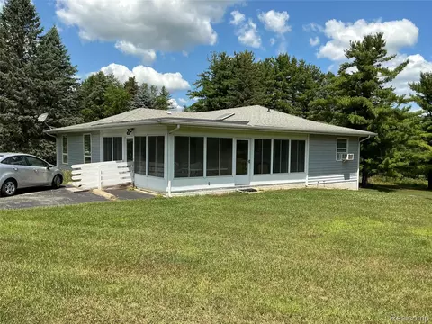 1331 Bankers Rd, Hillsdale, MI 49242