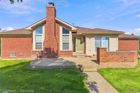 30567 Beatrice Ct, Chesterfield, MI 48051