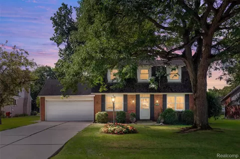30190 Pleasant Trl, Southfield, MI 48076