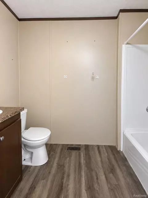 Bath - 5951 Georgia St, Romulus, MI 48174 photo 2 of 3