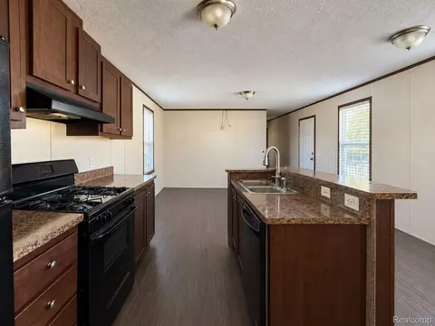 Kitchen - 5951 Georgia St, Romulus, MI 48174 photo 2 of 5