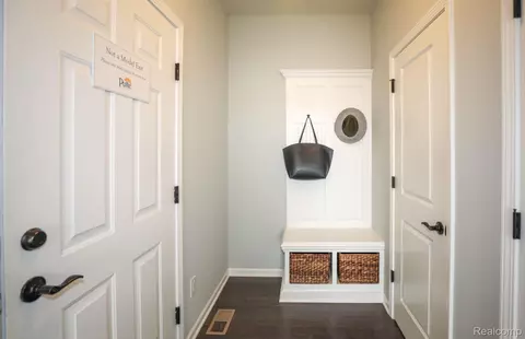 Entry Way - 49420 Mapleton, Canton, MI 48188 photo 2 of 2