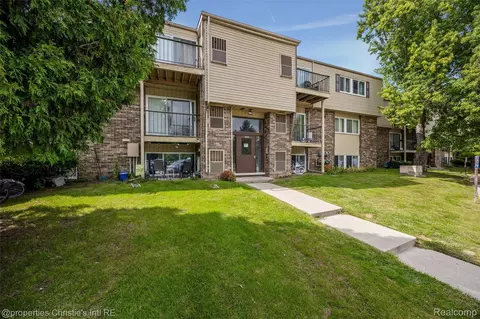 38255 Fairway Ct #74A, Clinton Township, MI 48038